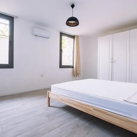 Daire Comfy Flat W Patio 3 Min To Beach In